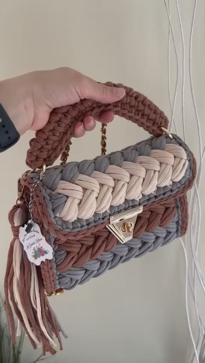 brown line color hand knitted women bag